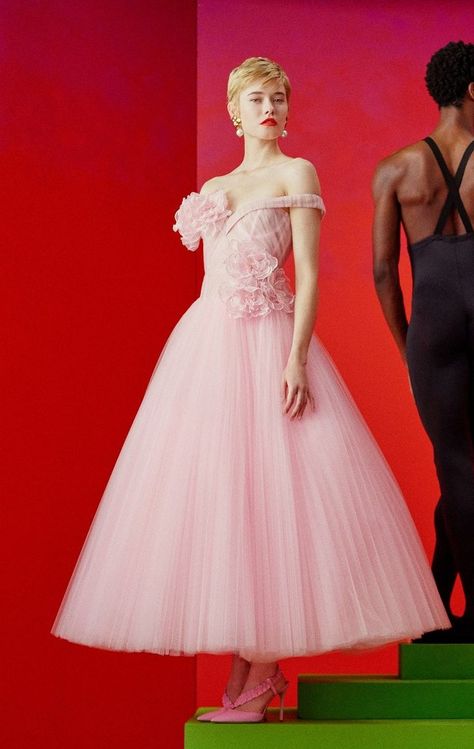 Chic Bridal Dress, Princess Fashion, Ethereal Dress, Disney Princess Fashion, Beautiful Prom Dresses, Fashion Runway, Red Carpet Dresses, Formal Attire, Gorgeous Gowns