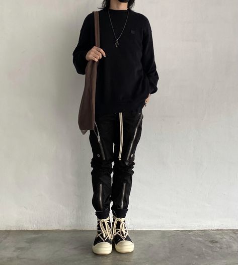 Rick Owens Outfit Inspo Men, Rick Owen Outfit Men, Design Manifesto, Rick Owens Fashion, Minimal Look, Avant Garde Fashion, Clothing Design, Ramones, Dark Fashion