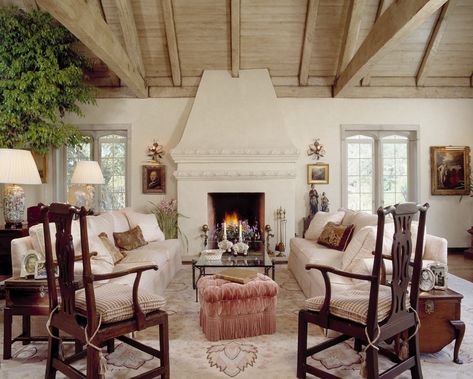 English Tudor Living Room, Montecito, California Tudor Beams, Small Tudor Style Homes, Tudor Living Room, Tudor Fireplace, English Style House, Tudor Decor, English Interior Design, Tudor Cottage, Cottage Room