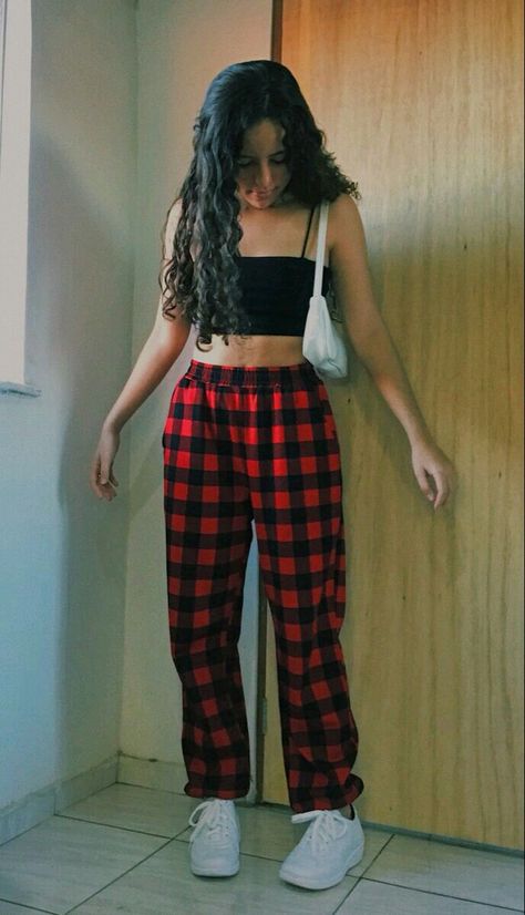 Red And Black Pants Pijama, Red Flannel Pants Outfit, Red And Black Plaid Pants, Red Pj Pants Outfit, Red Comfy Outfit, Plaid Boxers Outfit Female, Flannel Pants Outfit, Pijama Pants Outfit, Red Pijama