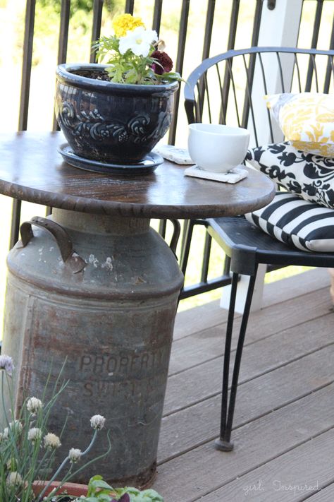 An outdoor side table made from an antique milk can!  Includes directions for adding an umbrella. Antique Milk Can, Diy Patio Ideas, Old Milk Cans, Decoration Shabby, Patio Diy, Outdoor Side Table, Milk Cans, Antique Decor, Diy Patio Furniture