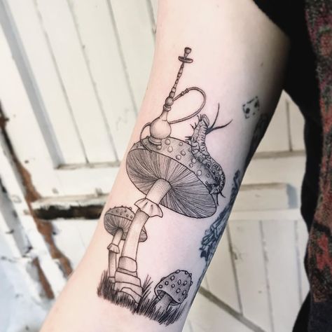 Muchness Tattoo Alice In Wonderland, Vintage Alice In Wonderland Tattoo, Alice In Wonderland Mushroom Tattoo, Shelf Mushroom Tattoo, Alice In Wonderland Inspired Tattoo, Alice In Wonderland Mushrooms, Caterpillar Tattoo, Alice In Wonderland Tattoo, Tattoo Perna