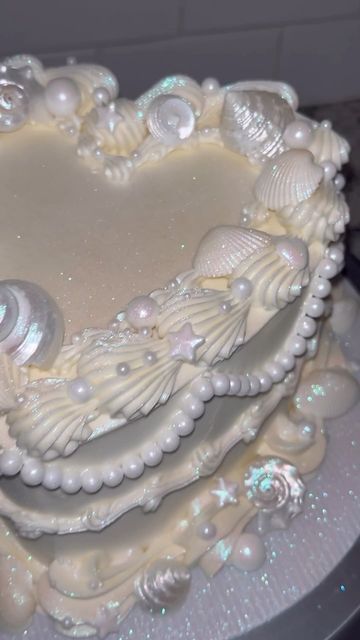 Purple Floral Cake, Ethereal Ocean, Summer Birthday Cake, Beach Birthday Cake, Ocean Cakes, Happy Tea, Pearl Cake, Vintage Birthday Cakes, 16 Cake