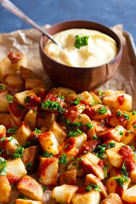 This Spanish patatas bravas recipe is a keeper! The potatoes are crispy on the outside and tender on the inside thanks to a simple technique to minimize use of oil and get super crispy and tasty potatoes! Recipe for patatas bravas sauce is also included, and you can serve these with some homemade aioli as part of a Spanish tapas spread! Papas Bravas Recipe, Easy Patatas Bravas Recipe, Spanish Dinner, Tapas Dinner, Spanish Tapas Recipes, Tapas Dishes, Tapas Recipes, Spicy Tomato Sauce, Clam Recipes