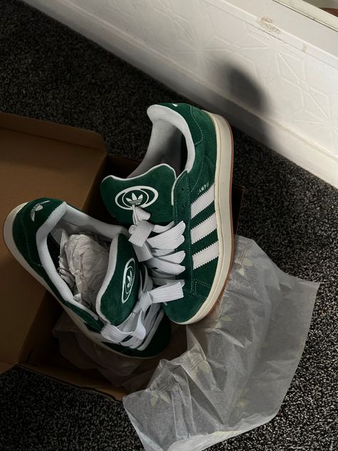 Green Trainers, Tenis Vans, Adidas Campus 00s, Sneaker Shop, Trendy Shoes Sneakers, Adidas Sneaker, Adidas Campus, Hype Shoes, Adidas Outfit