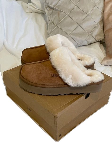 Ugg Platform Slippers, Cute Uggs, Ugg Slippers Women, Preppy Shoes, Pretty Shoes Sneakers, Cute Slippers, Winter Slippers, Ugg Slippers, Wool Winter