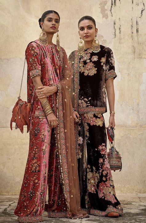 Latest Velvet Suit Designs, Velvet Suit Design, Sabyasachi Mukherjee, Mehndi Outfits, India Photo, Nikkah Dress, Indian Outfits Lehenga, Velvet Dress Designs, Salwar Kamiz