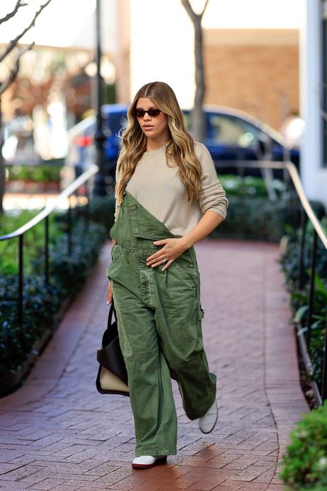 Sofia Richie Grainge, Sophia Richie, Brown Maxi Dresses, Maternity Chic, Pregnancy Looks, Pregnancy Wardrobe, Sofia Richie, Fitted Wedding Dress, Pregnancy Outfits