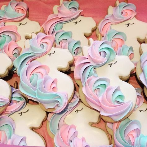 Rainbow Unicorn Cookies Decorated, Unicorn Buttercream Cookies, Unicorn Cookies Birthday, Unicorn Cookies Decorated Royal Icing, Easy Unicorn Cookies, Unicorn Royal Icing Cookies, Unicorn Sugar Cookies Royal Icing, Unicorn Decorated Cookies, Unicorn Cookies Decorated