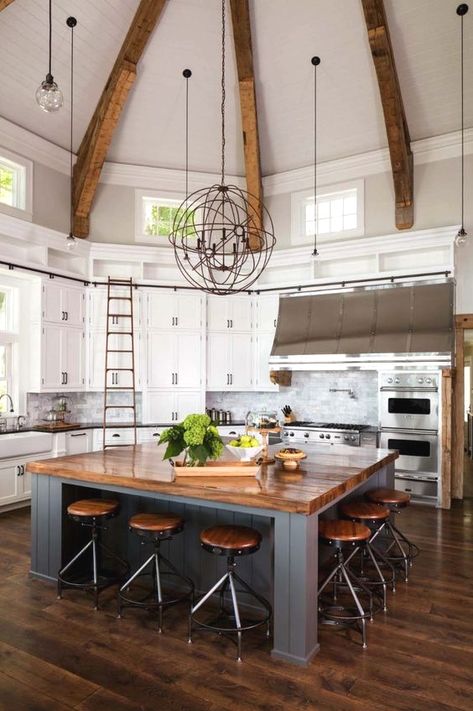 A gorgeous farmhouse style home Interior Design Minimalist, Fresh Kitchen, Upper Cabinets, Modern Farmhouse Kitchens, Large Kitchen, Farmhouse Style House, Counter Tops, Decor Minimalist, Design Lab