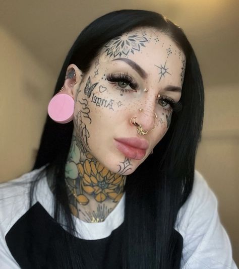 Piercing Face, Tattoo Character, Face Tats, Face Tattoos For Women, Monami Frost, Tattooed Girl, Alt Makeup, Stretched Lobes, Facial Tattoos