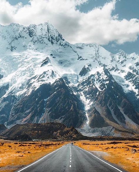 Exploring New Zealand on Instagram: “Something that will never get old and a memory that will stay with you forever is the drive into the Mt Cook National Park 🙌🏽 Who’s keen to…” New Zealand Campervan, Australia Packing List, New Zealand Mountains, Aoraki Mount Cook, Travel New Zealand, Wanaka New Zealand, Mount Cook, Queenstown New Zealand, Portraiture Photography