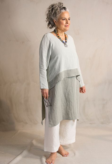 Terry Macey and Angelika Elsebach Spring / Summer Collection 2017. Wide Pants Outfit, Female Pirate Costume, Haine Diy, Stil Boho, Linen Fashion, Advanced Style, Ageless Style, Mode Casual, Linen Tunic