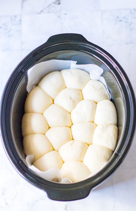 Slow Cooker Focaccia Crock Pot Foccacia Bread, Frozen Rolls Recipes, Roll Dough Recipe, Dinner Rolls Easy, Pot Bread, Cheesy Pull Apart Bread, Crock Pot Bread, No Yeast Dinner Rolls, Frozen Dinner Rolls