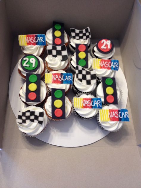 NASCAR cupcakes Nascar Birthday Cupcakes, Nascar Cupcakes, Cupcakes Decoration Ideas, Nascar Cake, Nascar Birthday, Cupcake Flower Pots, Yogurt Cupcakes, Cupcakes For Kids, Nascar Party