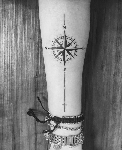 Tattoo Compass Rose, Compass Tattoos Arm, Mexican Skull Tattoos, Compass Tattoo Men, Tattoo Font For Men, Rose Tattoo Forearm, Compass Rose Tattoo, Hunter Tattoo, Tatuagem Masculina Pequena