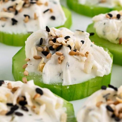 5-Minute Everything Bagel Cucumber Snacks - Yummy and fully Everything Bagel Cucumber, September Dinner, Bagel Cucumber, Carrot Cake Banana Bread, Snacks Yummy, Cake Banana Bread, Cucumber Snacks, Cucumber Appetizers, Cake Banana