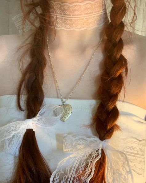 Bows Aesthetic, Horror Fashion, Ginger Girls, Lily Evans, Anne Shirley, Lily Rose Depp, Anne Of Green Gables, Green Gables, Ginger Hair