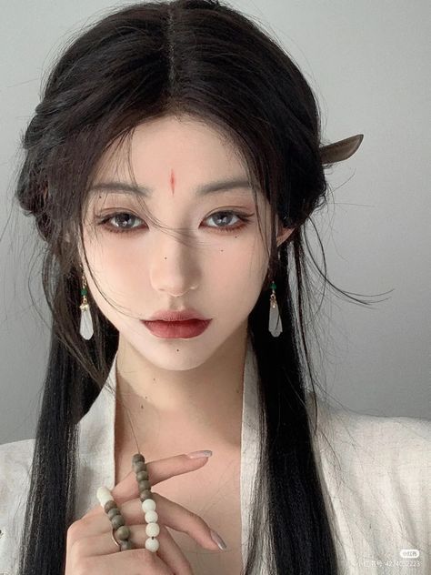 Geisha Makeup, Geisha Hair, Hanfu Hairstyles, Anime Makeup, Ethereal Makeup, Photoshoot Makeup, Asian Eyes, Asian Eye Makeup, Prom Style