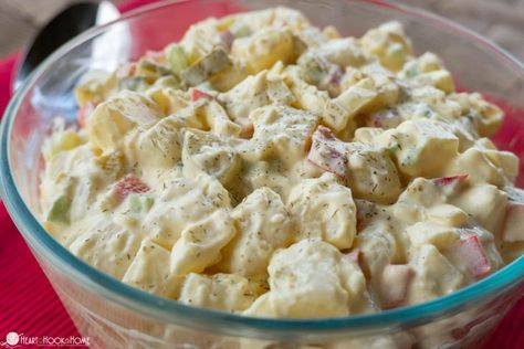 Do you love pickles AND potato salad? Then you'll love this pickle-y potato salad recipe that uses pickles, relish, and pickle juice. Potato Salad Sweet, Pickle Potato Salad, Salad Recipes With Bacon, Potato Salad Mustard, Potato Salad Dressing, Potato Salad Recipe Easy, Make Bacon, Pickle Lover, Potato Salad With Egg