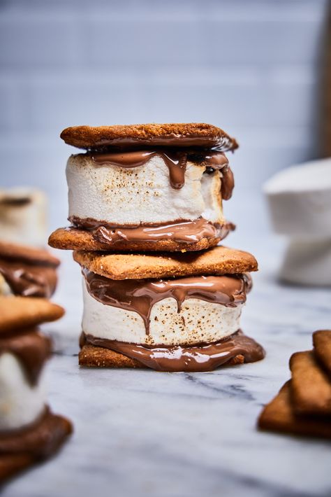 Homemade Smores, Chocolate Olive Oil Cake, Graham Cracker Recipes, Gluten Free Graham Crackers, Camping Desserts, Homemade Graham Crackers, Ice Cream Sandwiches, Mango Recipes, Cracker Recipes