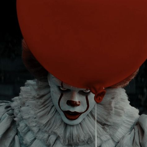 Pennywise Aesthetic, Richie Tozier Icons, Diff Aesthetics, Pennywise 2017, Dbd Killers, Horror Vibes, Bill Skarsgard Pennywise, Richie Tozier, Stephen Kings