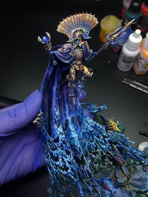 Idoneth Deepkin, Warhammer Figures, Miniature Gaming, Warhammer Paint, Purple Peacock, Fantasy Figures, Toy Sculpture, Warhammer Aos, Dnd Miniatures