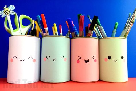 This Kawaii Pencil Holder is ridiculous cute and easy and only takes 5 minutes to make. A quick desk tidy to get you ready for back to school. Cheap. Fun. Kawaii School Supplies Diy, Diy Pencil Holder, Pots Diy, Kawaii School Supplies, Diy School, Kawaii Pens, Back To School Crafts, Kawaii Diy, Diy Jar Crafts