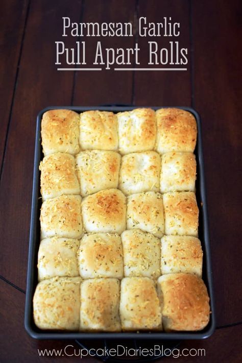 Parmesan Garlic Pull Apart Rolls - Cupcake Diaries Pull Apart Rolls, Rhodes Rolls, Garlic Rolls, Minestrone, Pull Apart, Croutons, Rolls Recipe, Dinner Rolls, Bread Dough