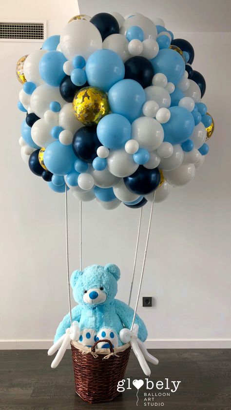 Porque no hay nada más dulce que un osito de peluche que llega en globo. Anuncia a tu bebé de la forma más inolvidable para todos con una decoración con globos Candy Land, Baby Mobile, Balloons, Baby Shower, Pastel, Candy, Shower