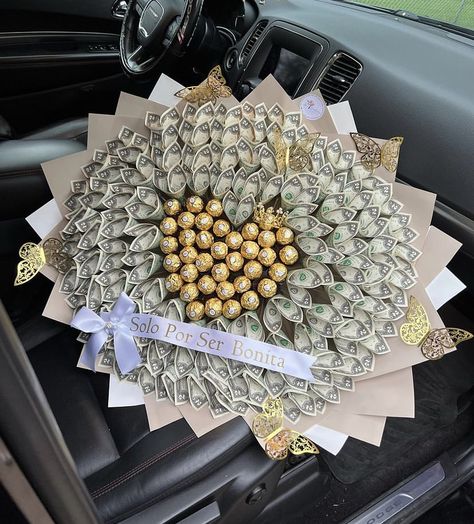 Roses Bouquet Gift, Luxury Flower Bouquets, Money Flowers, Money Bouquet, Creative Money Gifts, Flower Gift Ideas, Cute Couple Gifts, Glitter Flowers, Flowers Bouquet Gift