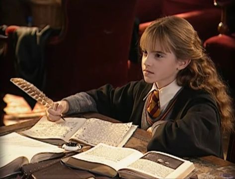 Smart Characters From Movies, Hermione Studying Aesthetic, Hermoine Granger Study Aesthetic, Study Motivation Characters, Hermonie Granger Study, Emma Watson Studying, Academic Motivation Rory Gilmore, Academic Validation Characters, Ruby Granger Study