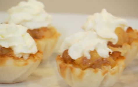 Healthier Options for Thanksgiving Sides: Mini Apple Pie Cups  | NBC 5 Dallas-Fort Worth Apple Pie Cups, Chocolate Cheesecake Bites, Pie Cups, Mini Apple Pie, Vegan Pumpkin Cookies, Vegan Apple Cake, No Bake Chocolate Cheesecake, Cheesecake Bites Recipe, Phyllo Cups