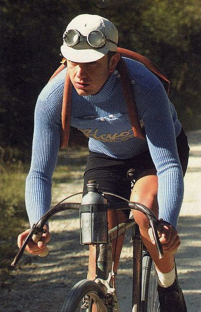 L'Eroica. Vintage Cycling Photos, Cycling Uniform, Vintage Racing Bike, Bike Images, Cycling Pictures, Cycling Photography, Velo Vintage, Bicycle Mountain Bike, Bicycle Shop