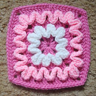 great granny sqaure Wiggle Crochet, Crochet Figurine, Wiggly Crochet, Utility Belts, Crochet Squares Afghan, Crochet Afghan Patterns Free, Crochet Blocks, All Free Crochet, Crochet Square Patterns