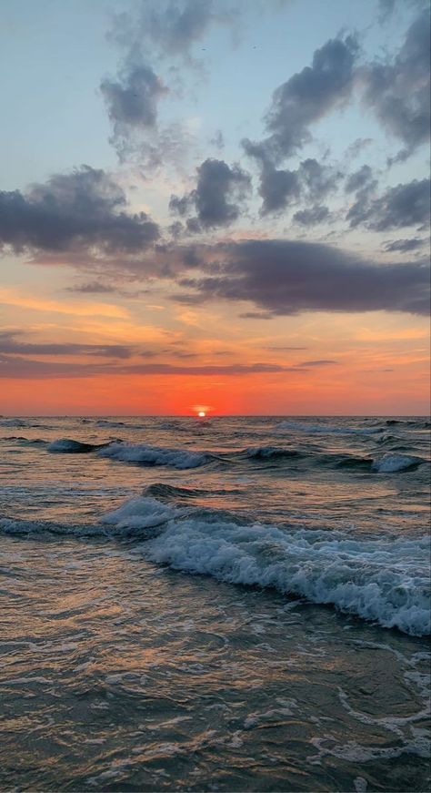 Sea Vibe, Sea Pics, Waves Aesthetic, Tapeta Z Hello Kitty, Sky Pic, Aesthetic Sea, Sea Aesthetic, Waves Photos, Beach Sunset Wallpaper