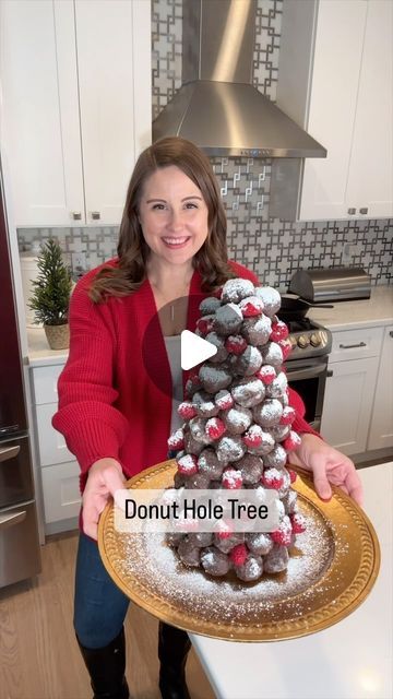 YWM Family on Instagram: "The best holiday treats don’t have to be fancy, it’s all about the presentation! 🎄 🎄 🎄 There’s something so fabulous about these Donut Hole Christmas Trees, and they are so easy to make! Who knew donut holes and fresh fruit could be this cute together?! If you want more inspiration, check out @mackenziebiehl she is the queen of these trees! Her strawberry one is gorgeous. ❤️ Make sure to save this and follow for more holiday fun! #donutholetree #holidaytreats #christmastable #holidayideas #christmas2023 #christmasinspiration" Donut Holes Christmas Tree, Doughnut Hole Christmas Tree, Donut Hole Tree Christmas, Donut Trees Doughnut Holes, Donut Hole Christmas Tree, Doughnut Tree, Fancy Desserts Presentation, Donut Christmas Tree, Xmas Appetizers