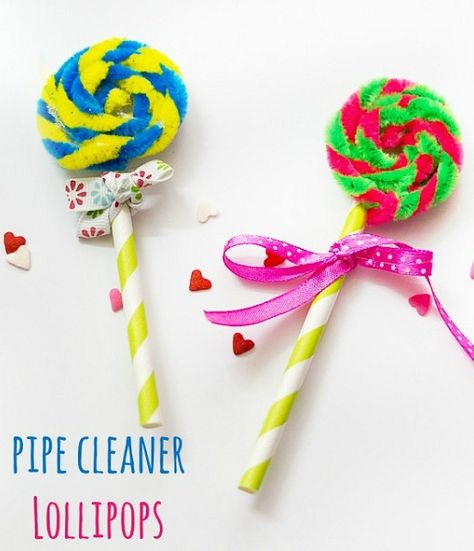 Pipe cleaner lollipops - These are super simple to make and are great for Candy Land or a Willy Wonka theme party, as Christmas ornaments & Girl Scout Swaps Lollipop Craft, Roald Dahl Day, Willy Wonka Party, Girl Scout Swap, Pipe Cleaner Crafts, Candyland Party, Candy Land Christmas Decorations Diy, Candy Land Christmas Decorations, Candy Land Christmas Decorations Outdoor