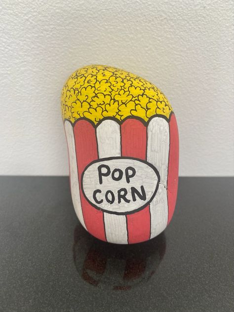 Rock Painting Food, Rock Painting Ideas Food, Food Rock Painting Ideas, Rocks Painted Like Food, Big Rock Painting, Easy Rock Painting Ideas Simple, Pebble Painting Ideas, Popcorn Paint, Rock Coloring