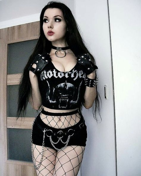 Image may contain: 1 person, standing Metalhead Girl, Black Metal Girl, Heavy Metal Girl, Alt Girls, Goth Beauty, Goth Women, Metal Girl, Looks Black, Gothic Beauty