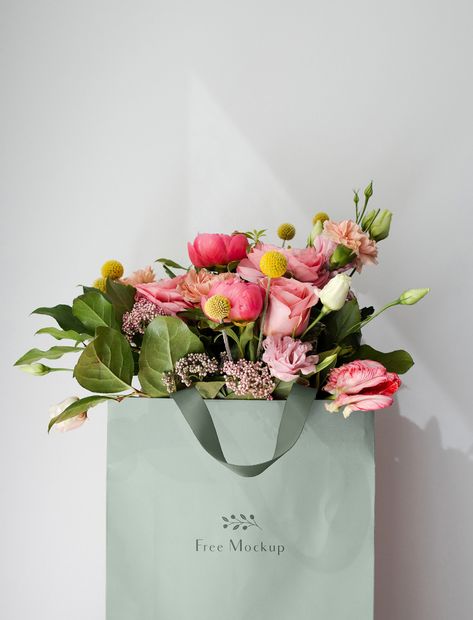 Free Flowers Bag Mockup – Free Design Resources Sr Monogram, Floral Website, Shopping Bag Design, Cut Flower Farm, Paper Bag Design, Branding Wedding, Wedding Brand, Designer Branding, Wedding Logo Design