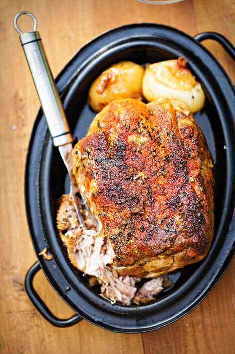 Pork Shoulder In The Oven, Pork Shoulder Oven, Pork Shoulder Recipes Oven, Baked Pork Roast, Pork Roast Recipes Oven, Pork Shoulder Picnic Roast, Pork Shoulder Blade Roast, Oven Roasted Pulled Pork, Slow Roast Pork