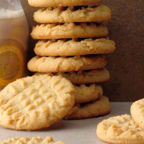 Peanut Butter Honey Cookies, Amish Cookies, Soft Peanut Butter Cookies, Butter Cookie Recipe, Chewy Peanut Butter Cookies, Honey Cookies, Peanut Butter Oatmeal Cookies, Peanut Butter Honey, Peanut Butter Cookie