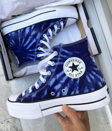 SNEAKERS INSPO on Twitter: "Converse All Stars 😍… " Boty Converse, Converse Aesthetic, Embroidered Converse, Cute Converse, Trendy Shoes Sneakers, Fresh Shoes, Hype Shoes, Aesthetic Shoes, Swag Shoes