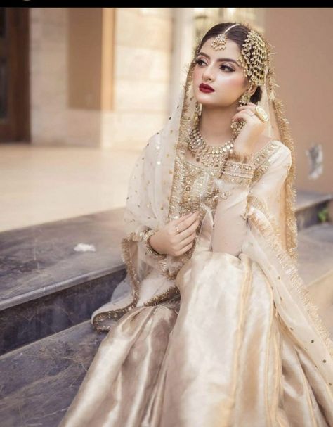 Nikkah Bride Dress, Asian Attire, Bridal Things, Nikkah Bride, Nikah Dress, Pakistani Bridal Makeup, Muslim Brides, White Lehenga, Nikkah Dress