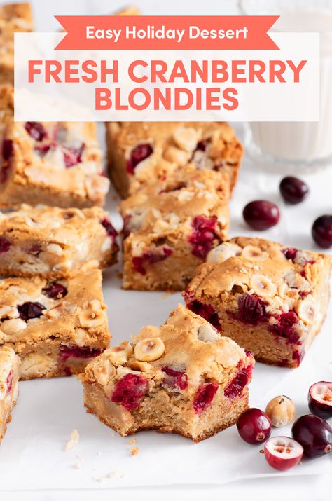 Cranberry Blondies, Fresh Cranberry, Vegetarian Cookies, Easy Holiday Desserts, Vegetarian Desserts, Dessert Bar Recipe, Sweet Recipe, Sale Ideas, Brownie Bites