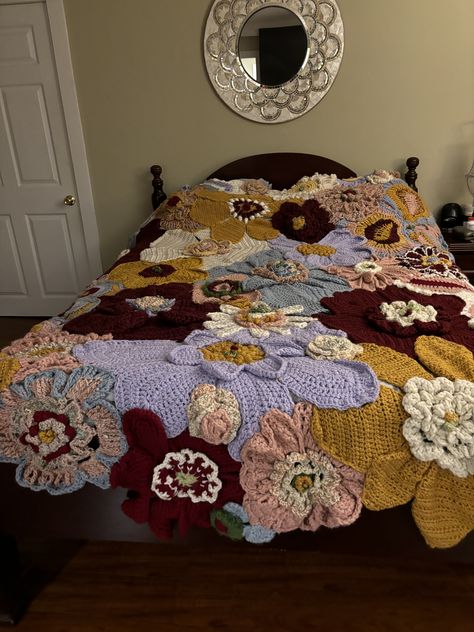 Big Flower Crochet Pattern, Crochet Bed Decor, Crochet Tv Cover, Crochet Puff Flower Blanket, Big Crochet Blanket, Crochet Weighted Blanket, Crochet Scrap Blanket, Crochet Projects Ideas, Crochet Gifts Ideas