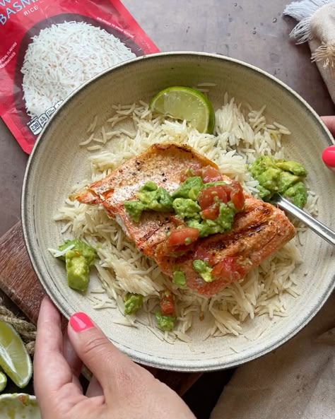 Royal Basmati transforms a classic white rice and salmon dish into a mouthwatering meal for all the family to enjoy! ‍Save the recipe! Rice And Salmon, White Basmati Rice, Fish And Rice, Salmon With Avocado, Salmon Pasta Recipes, Avocado Dressing, Salmon Pasta, Salmon Dishes, Avocado Salsa