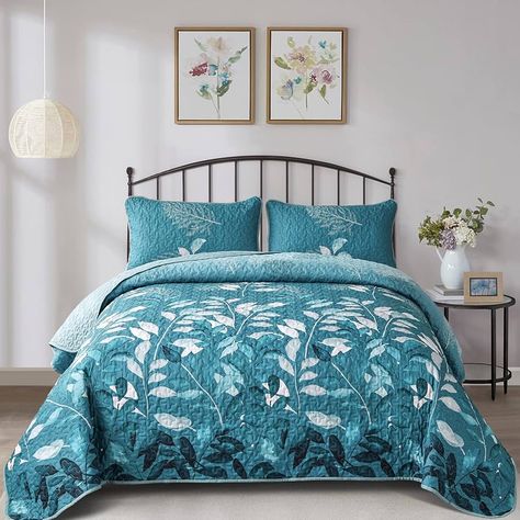 Amazon.com: WONGS BEDDING Aqua Quilt Set King Size, 3 Pieces Floral Botancal Leaves Gradient Bedspread Coverlet Set with 2 Pillowcases for All Season, Soft Microfiber Floral Bedding Set 104"×90" : Home & Kitchen King Size Quilt Sets, Teal Quilt, Queen Size Bedspread, Floral Bedspread, Bedding Quilt, Floral Bedding Sets, Botanical Leaves, Queen Size Quilt, Floral Bedding