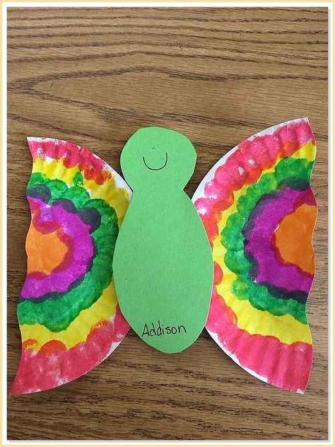 Looking to get kids outdoors and enjoying the garden? Here are some spring gardening activities for kids! Paper Plate Butterfly, Spring Garden Crafts, Bug Crafts, Spring Preschool, Spring Crafts For Kids, Easy Art Projects, Daycare Crafts, Paper Plate Crafts, Butterfly Crafts